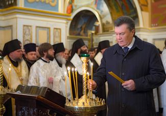 Президент Украины Виктор Янукович на молебне в День соборности и свободы, 22 января 2014 года
