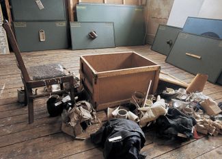 Илья Кабаков. Инсталляция «Ящик с мусором», 1981 год
