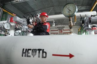 Пункт подготовки нефти компании «Лукойл „в районе города Покачи