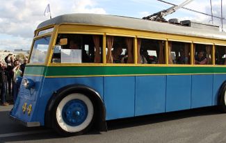 Троллейбус серии ЯТБ-1, выпускавшийся Ярославским автомобильным заводом в 1936–1937-м годах. Москва, 1 октября 2016 года