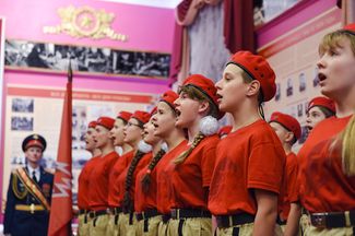 Церемония приема в «Юнармию» в Военной академии материально-технического обеспечения имени Андрея Хрулева в Петербурге, 16 декабря 2016 года