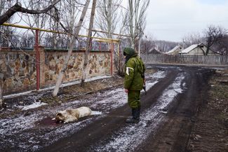 Город Углегорск через несколько дней после того, как его оккупировали силы самопровозглашенной ДНР. 7 февраля 2015 года