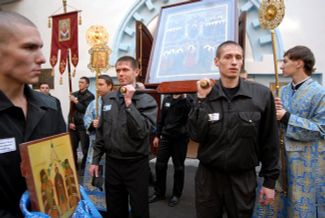 A religious procession circles the Church of the Intercession of the Holy Virgin at Moscow’s Butyrka prison, October 14, 2009