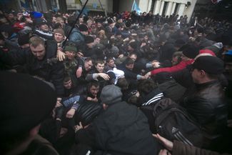 Столкновения между сторонниками и противниками новой украинской власти в Симферополе, 26 февраля 2014 года