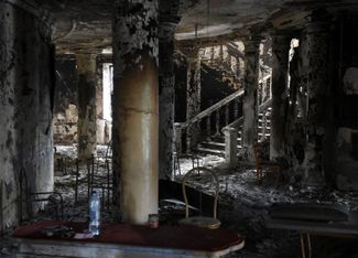 Разрушения внутри драмтеатра в Мариуполе. 3 апреля 2022