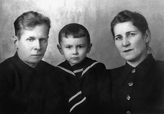Валерий Леонтьев с родителями
