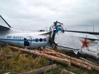 Самолет чешского производства L-410, потерпевший крушение недалеко от города Мензелинска, примерно в 960 километрах к востоку от Москвы. 10 октября 2021 года