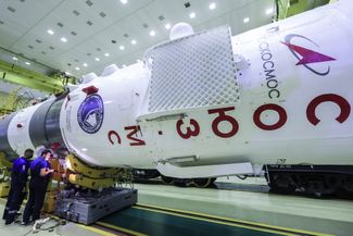 Ракета «Союз 2.1а» на монтажно-испытательном комплексе. Байконур, 30 сентября 2021 года