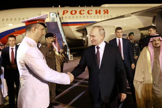 Владимир Путин в аэропорту столицы Саудовской Аравии Эр-Рияда