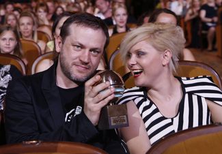 Василий Сигарев и Яна Троянова на церемонии закрытия фестиваля «Кинотавр», Сочи, 2015 год.