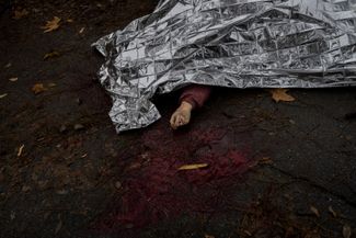 Тело погибшей мирной жительницы Херсона, 25 ноября