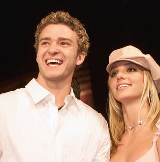 Бритни Спирс и Джастин Тимберлейк на премьере фильма «Перекрестки» в Голливуде. 11 февраля 2002 года