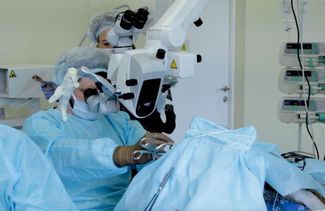 Операция по установке нейроимплантата ELVIS 6-летнему самцу павиана