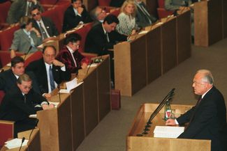 И.о. премьер-министра России Виктор Черномырдин, вернувшийся на этот пост 24 августа 1998 года после отставки Сергея Кириенко. 31 августа 1998-го.