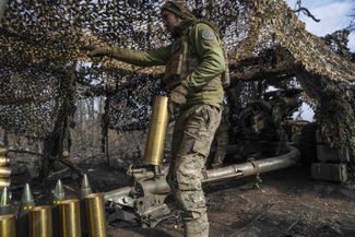 На вооружении 80-й отдельной десантно-штурмовой бригады ВСУ, участвующнй в боях под Бахмутом, стоит гаубица L119, рассчитанная на 105-мм боеприпасы НАТО