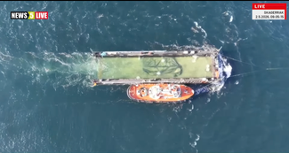 Timmy the whale, stranded on Germany’s Baltic coast, has sailed into the North Sea. He himself left the barge on which he was transported
