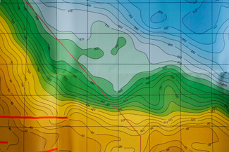 Карта толщин между целевыми отражающими горизонтами с вынесенными элементами разрывной тектоники