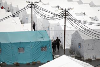 Пункт временного размещения украинских беженцев в Белгороде (на территории автомобильно-спортивного комплекса «Вираж»). В 45 палатках живут около 500 жителей Харьковской области
