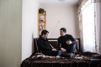 Айсара и Максат Айман в их доме в деревне Мынбаево, декабрь 2018 года