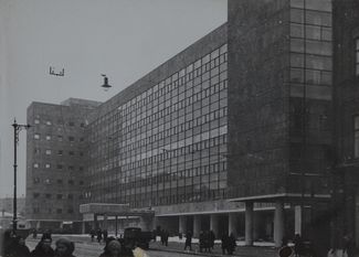 Здание Наркомлегпрома — министерства легкой промышленности. Архитекторы Ле Корбюзье, Колли Н.Я. Фото 1933 года.