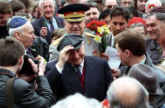 Митинг на Поклонной горе, Юрий Лужков поздравляет ветеранов войны. 1997 год