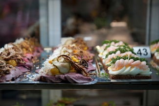 Национальная датская еда — смёрребрёд: бутерброд с чем угодно