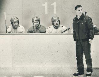 Тихонов перед матчем со сборной Национальной хоккейной лиги. 1987 год.
