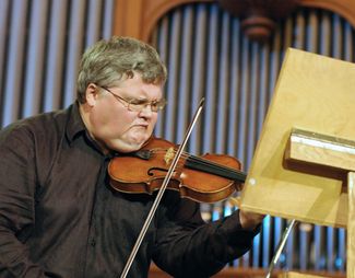 Violinist and conductor Sergei Stadler has died. He became ill on a plane bound for Istanbul