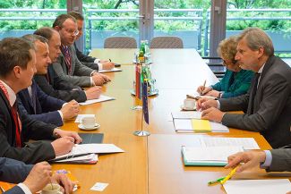 Встреча белорусской делегации с европейским комиссаром по вопросам расширения и политики добрососедства Йоханнесом Ханом, 24 мая 2016 года