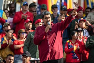 Николас Мадуро на мероприятии, посвященном годовщине неудавшейся попытки государственного переворота 2002 года. Апрель 2023 года