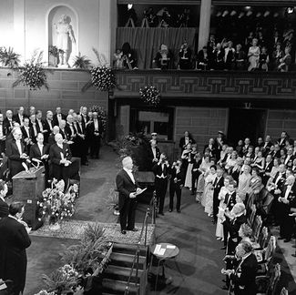 Михаил Шолохов читает нобелевскую речь, 1965 год