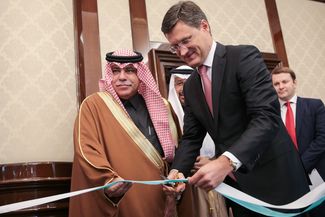 Министр торговли и инвестиций Саудовской Аравии Маджед аль-Кассаби и министр энергетики РФ Александр Новак