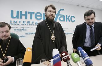Всеволод Чаплин (слева), епископ Волоколамский Иларион (в центре) и издававший православный журнала «Фома» Владимир Легойда, 10 апреля 2009 года