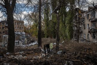 Глава военной администрации города Виталий Барабаш <a href="https://zn.ua/war/v-avdeevke-ne-ostalos-ni-odnoho-utselevsheho-zdanija-hlava.html" rel="noopener noreferrer" target="_blank">утверждает</a>, что в Авдеевке не осталось ни одного целого здания