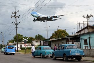 Самолет президента США Барака Обамы над Гаваной, 20 марта