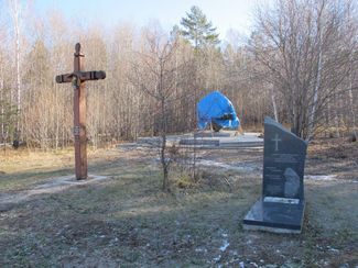 The Lithuanian cross (left) and Polish monument (right) at Pivovarikha’s mass grave site
