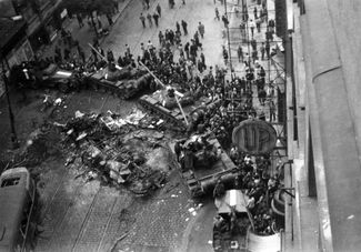 Прага во время вторжения войск Варшавского договора. 21 августа 1968 года