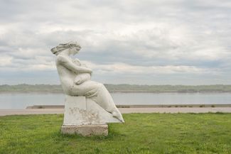 The “Happiness of Motherhood” sculpture on the banks of the Volga. Balakhna, Nizhny Novgorod region. May 2025.
