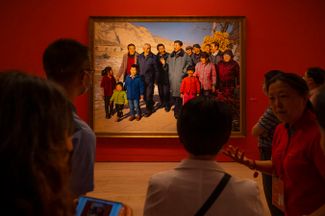 К 100-летию КПК были приурочены и выставки. На одной из них — в Национальном художественном музее в Пекине — показывали, в числе прочего, картину с Си Цзиньпинем. 23 июня 2021 года