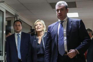Слуцкий и лидер французского «Национального фронта» Марин Ле Пен, приехавшая на встречу с российскими депутатами в Госдуму, 24 марта 2017 года