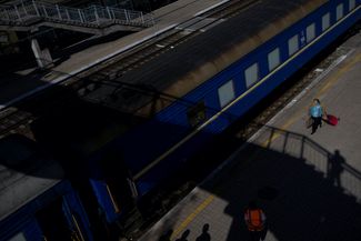 Поезд, эвакуирующий людей из Покровска. Донецкая область, 24 мая 2022 года