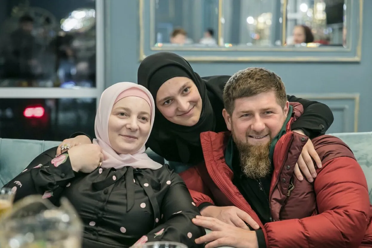Дочь Кадырова помпезно представила в Грозном свою коллекцию женской одежды (ВИДЕО)