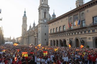 Spain defeats Belgium and prepares for the Super Cup match with France. The final has not yet been played – and FIFA is already selling off pieces of grass from the stadium. What happens in the World Cup? Too short