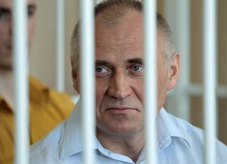 Бывший кандидат в президенты Белоруссии Николай Статкевич на скамье подсудимых. 26 мая 2011-го
