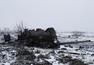 Уничтоженный танк в селе Анадоль Донецкой области