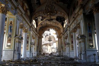 Интерьер Спасо-Преображенского собора после российской атаки
