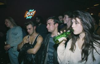 Встреча членов Партии любителей пива. Москва, 1 октября 1994 года