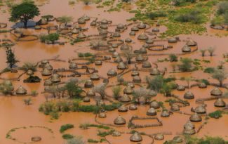 Кенийские хижины, затопленные во время проливных дождей