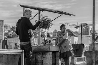 Альфонсо Куарон на съемках фильма «Рома»