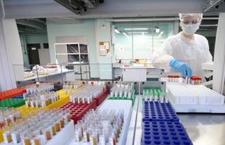 Лаборатория с тестами на наличие антител к коронавирусу. Санкт-Петербург, 20 мая 2020 года